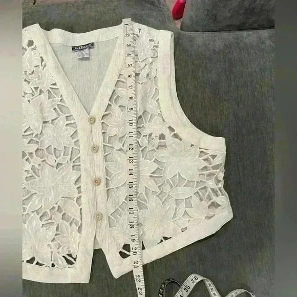 Allure Vintage White Floral Crochet Vest - Size 2X (fits like XL) - Picture 7 of 8